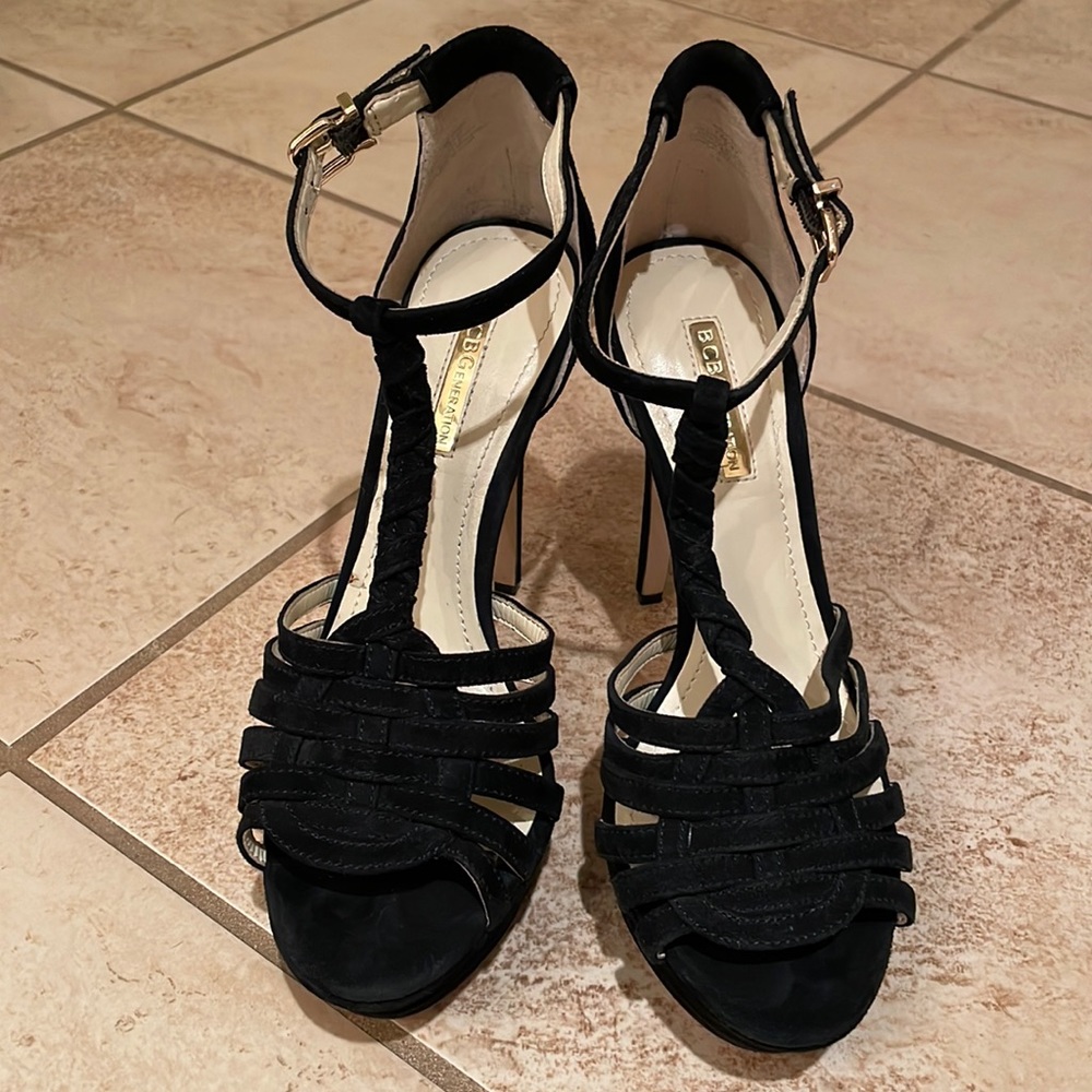 BCBGeneration Vixen in black kidsuede size 7. New, only worn to try on.
